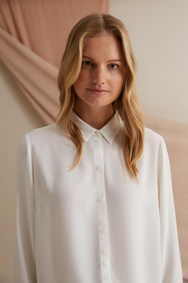 Voglia Finland Kristina soft white classic collar shirt