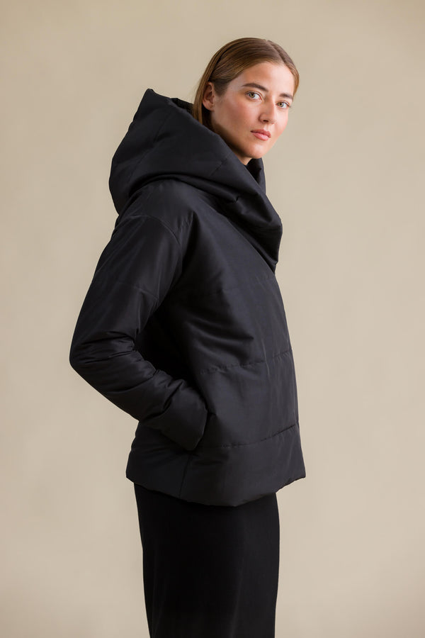 CHARLOTTE Water Repellent Short Puffer blackest side