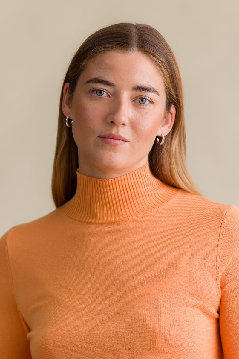 maxine jumper kumquat close