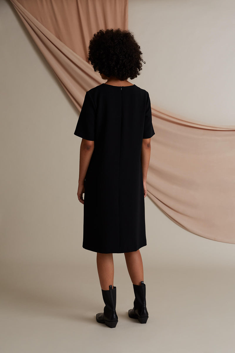 Kennedy loose fit dress black behind