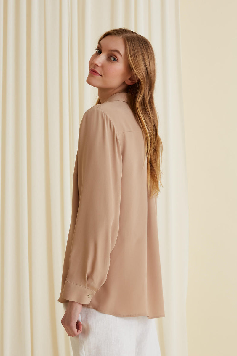 KRISTINA Classic Shirt sand behind