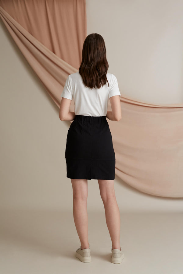 SAMANTHA Stretchy Skirt blackest behind