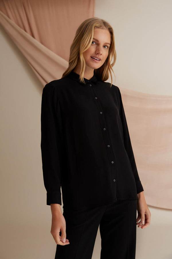 Voglia Finland Kristina black classic shirt